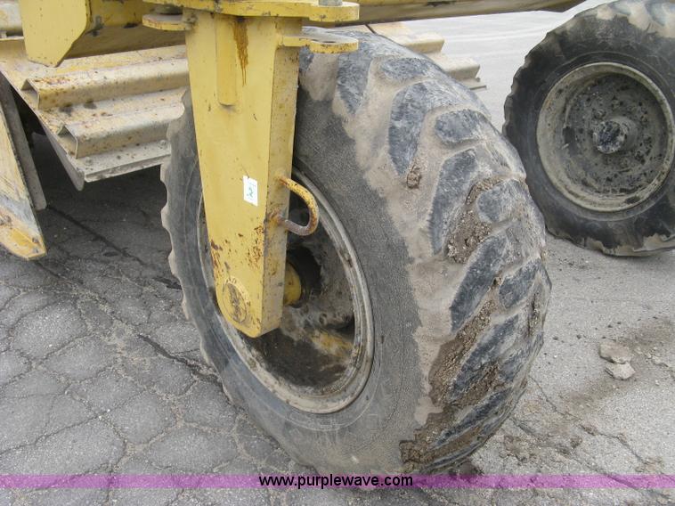 image for item K8684 1991 Caterpillar RR250 reclaimer