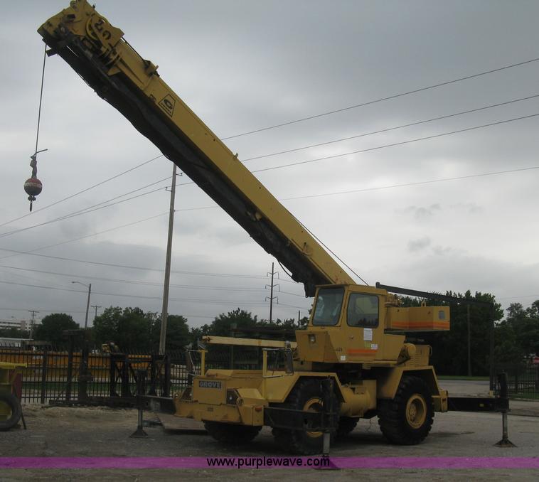 image for item K8699 1981 Grove RT522 rough terrain crane