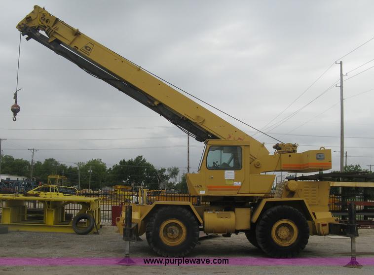 image for item K8699 1981 Grove RT522 rough terrain crane
