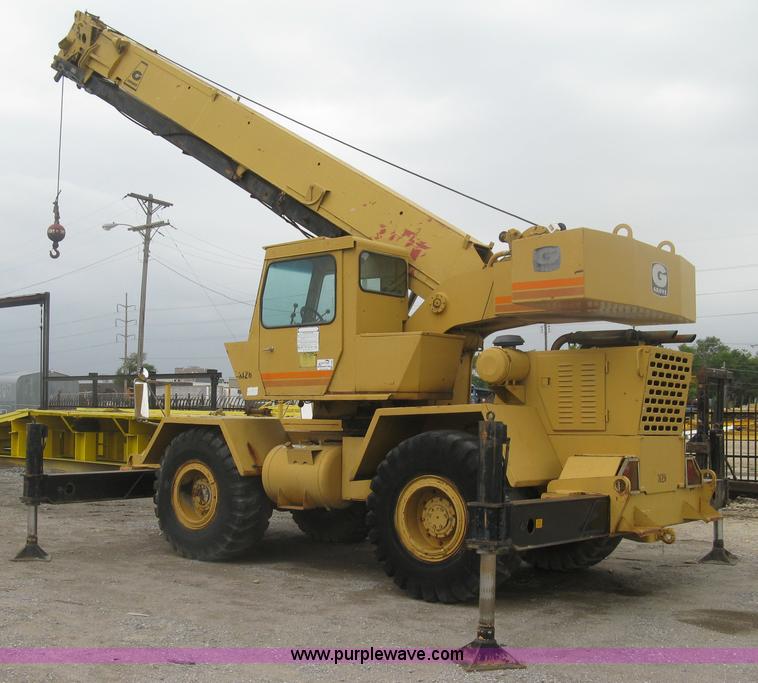 image for item K8699 1981 Grove RT522 rough terrain crane