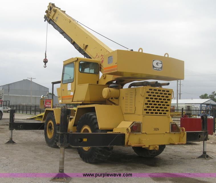 image for item K8699 1981 Grove RT522 rough terrain crane