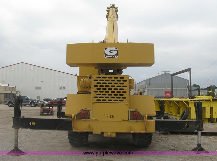 image for item K8699 1981 Grove RT522 rough terrain crane