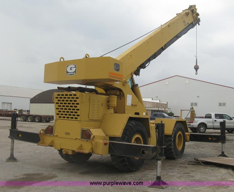 image for item K8699 1981 Grove RT522 rough terrain crane
