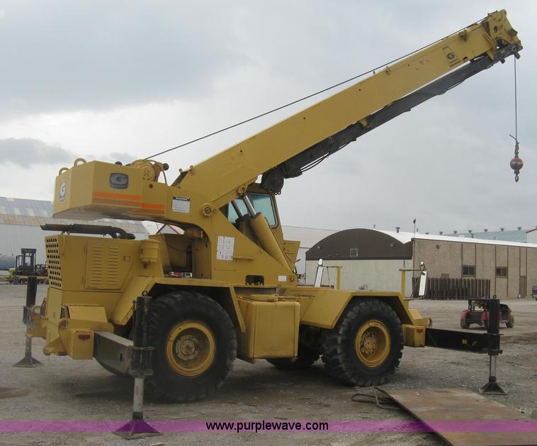 image for item K8699 1981 Grove RT522 rough terrain crane
