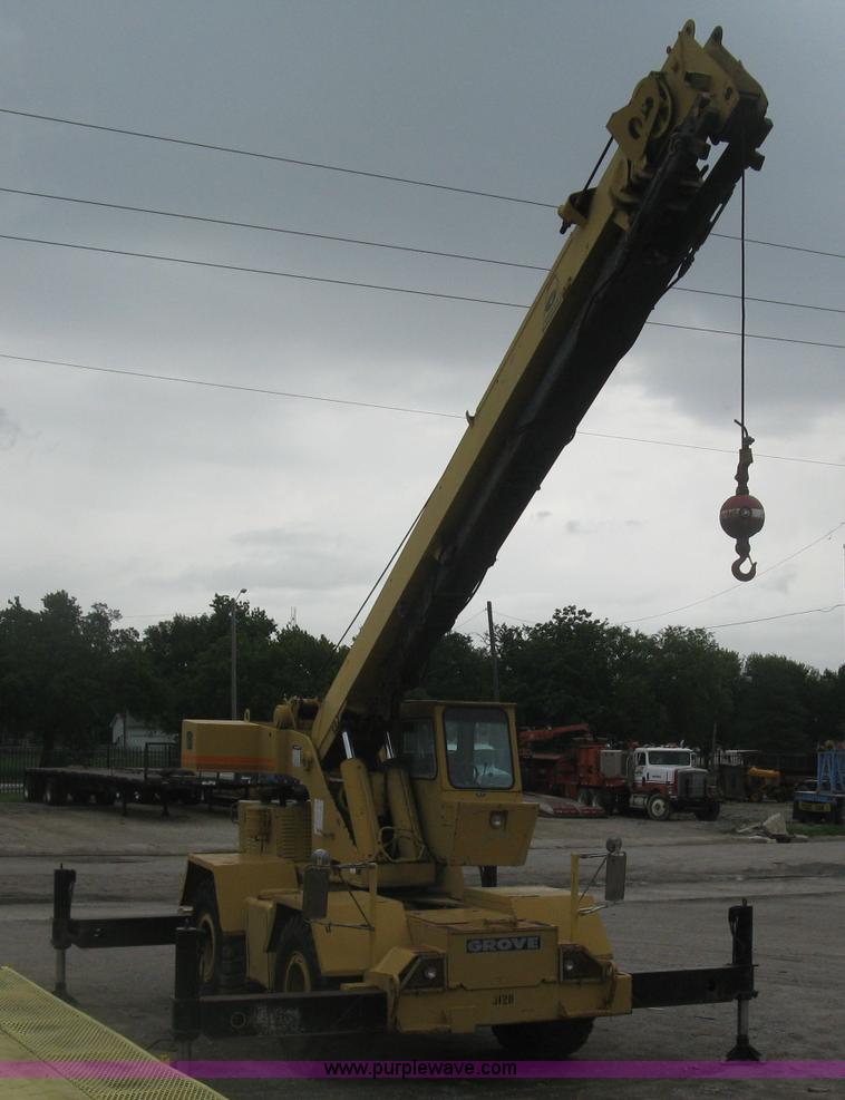 image for item K8699 1981 Grove RT522 rough terrain crane
