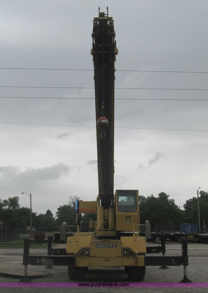image for item K8699 1981 Grove RT522 rough terrain crane