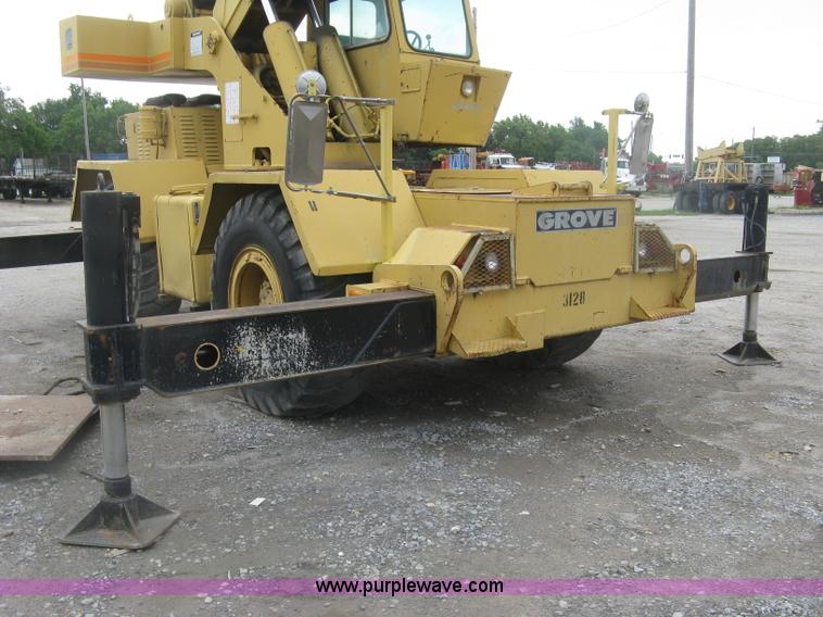 image for item K8699 1981 Grove RT522 rough terrain crane