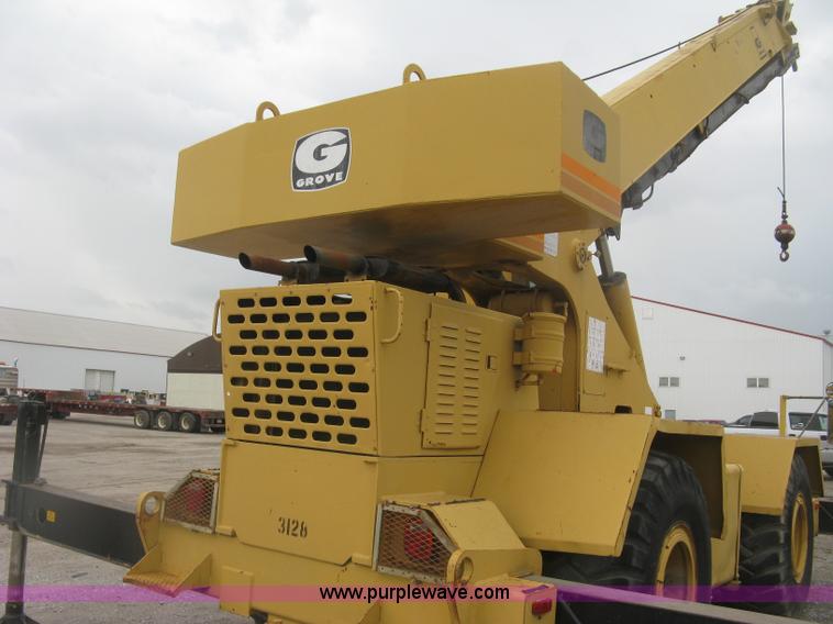 image for item K8699 1981 Grove RT522 rough terrain crane