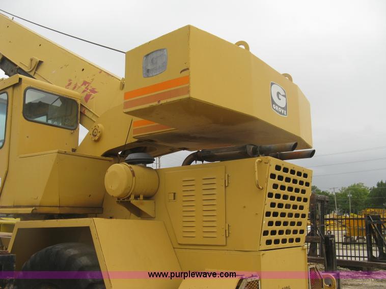 image for item K8699 1981 Grove RT522 rough terrain crane