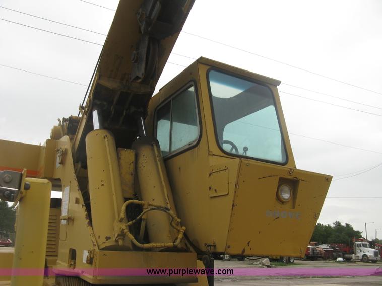 image for item K8699 1981 Grove RT522 rough terrain crane