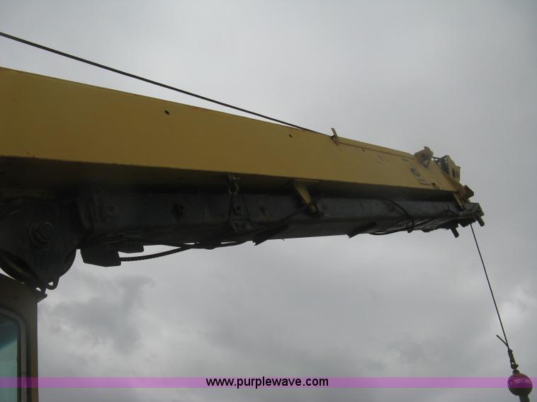 image for item K8699 1981 Grove RT522 rough terrain crane