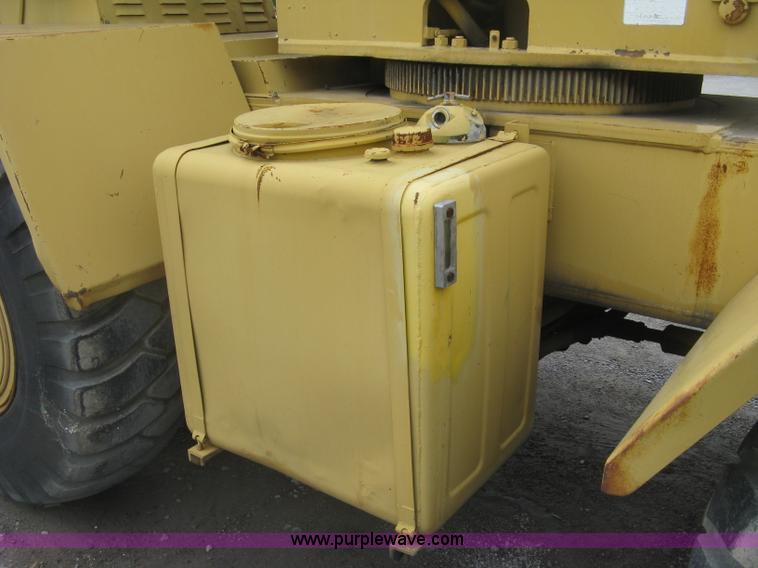 image for item K8699 1981 Grove RT522 rough terrain crane