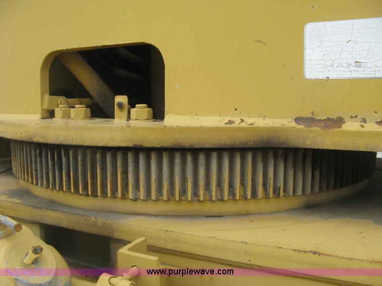 image for item K8699 1981 Grove RT522 rough terrain crane