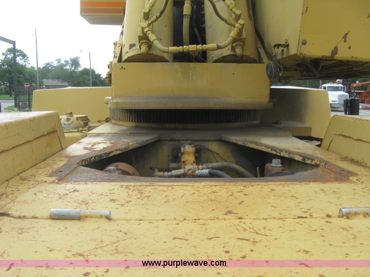 image for item K8699 1981 Grove RT522 rough terrain crane