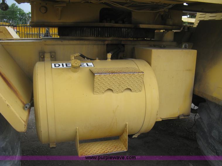 image for item K8699 1981 Grove RT522 rough terrain crane