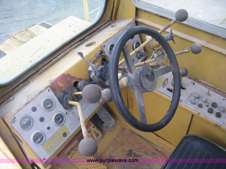 image for item K8699 1981 Grove RT522 rough terrain crane