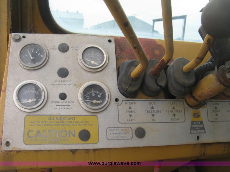 image for item K8699 1981 Grove RT522 rough terrain crane