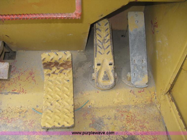 image for item K8699 1981 Grove RT522 rough terrain crane