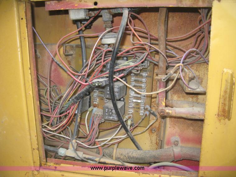 image for item K8699 1981 Grove RT522 rough terrain crane