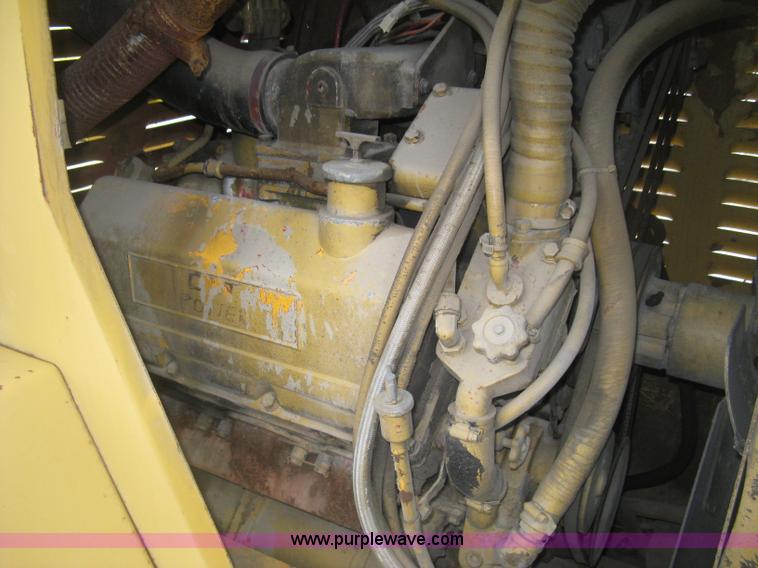 image for item K8699 1981 Grove RT522 rough terrain crane