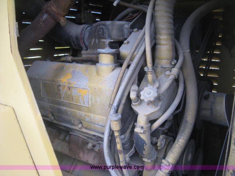 image for item K8699 1981 Grove RT522 rough terrain crane