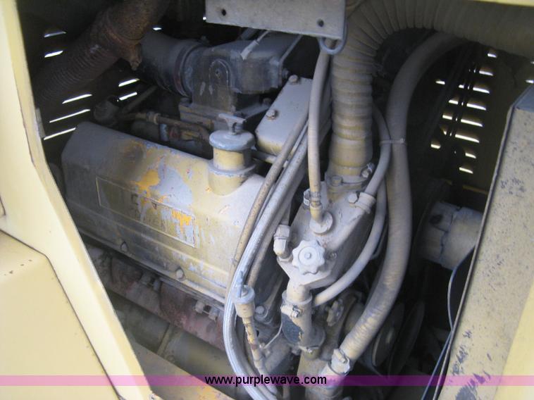 image for item K8699 1981 Grove RT522 rough terrain crane