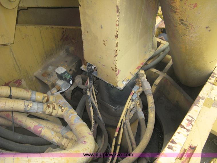 image for item K8699 1981 Grove RT522 rough terrain crane