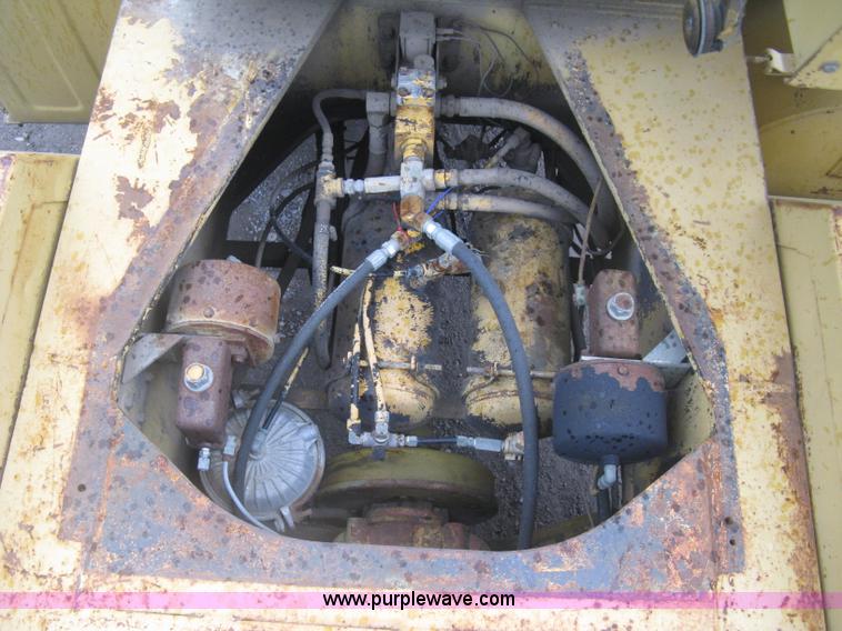 image for item K8699 1981 Grove RT522 rough terrain crane