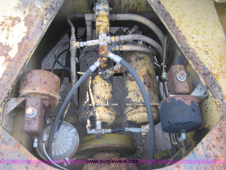 image for item K8699 1981 Grove RT522 rough terrain crane