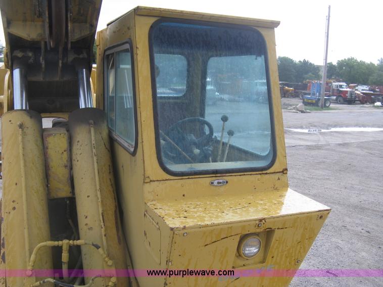 image for item K8699 1981 Grove RT522 rough terrain crane