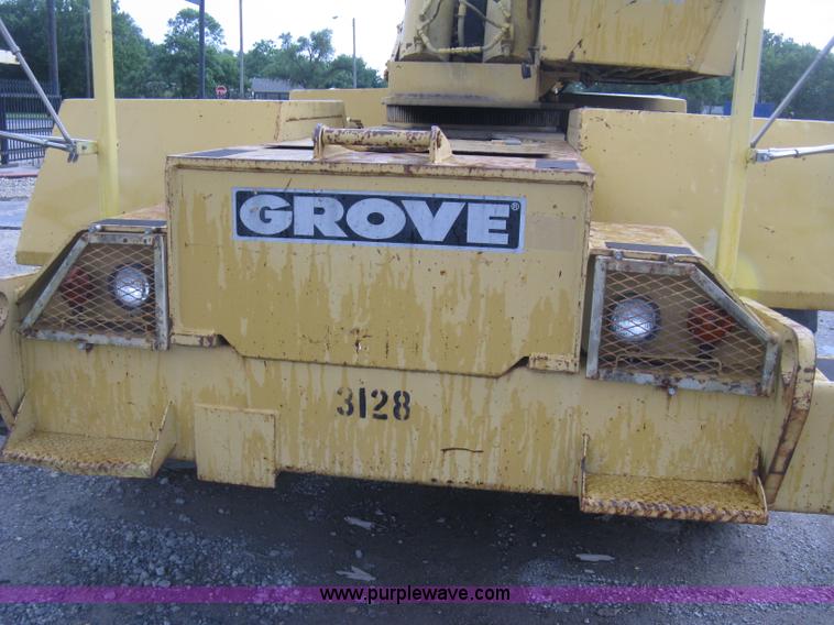 image for item K8699 1981 Grove RT522 rough terrain crane