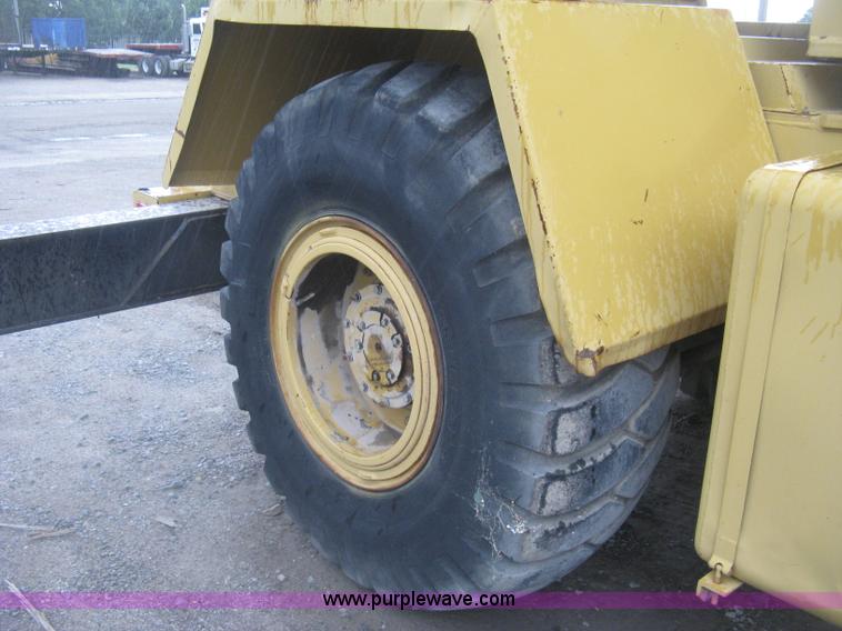 image for item K8699 1981 Grove RT522 rough terrain crane