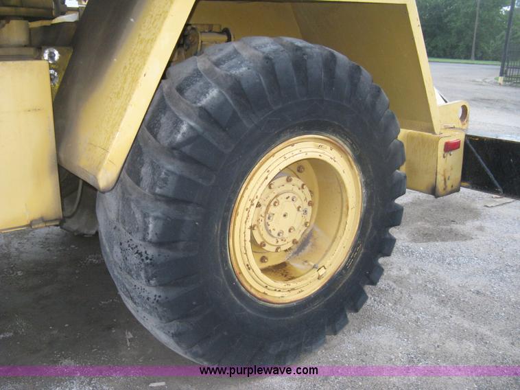 image for item K8699 1981 Grove RT522 rough terrain crane