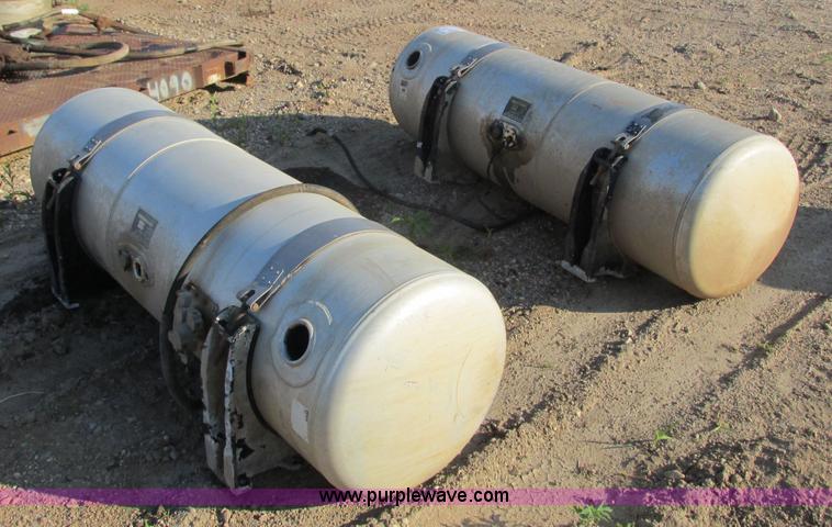 image for item L3336 (2) Fuel tanks