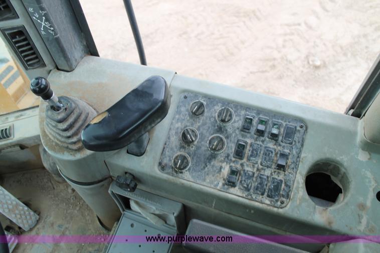 image for item L4362 1999 Case 621C XR wheel loader