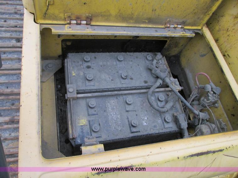 image for item R9338 1997 Komatsu PC220LC-6LE long reach excavator