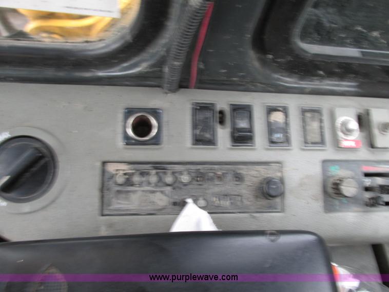 image for item R9338 1997 Komatsu PC220LC-6LE long reach excavator