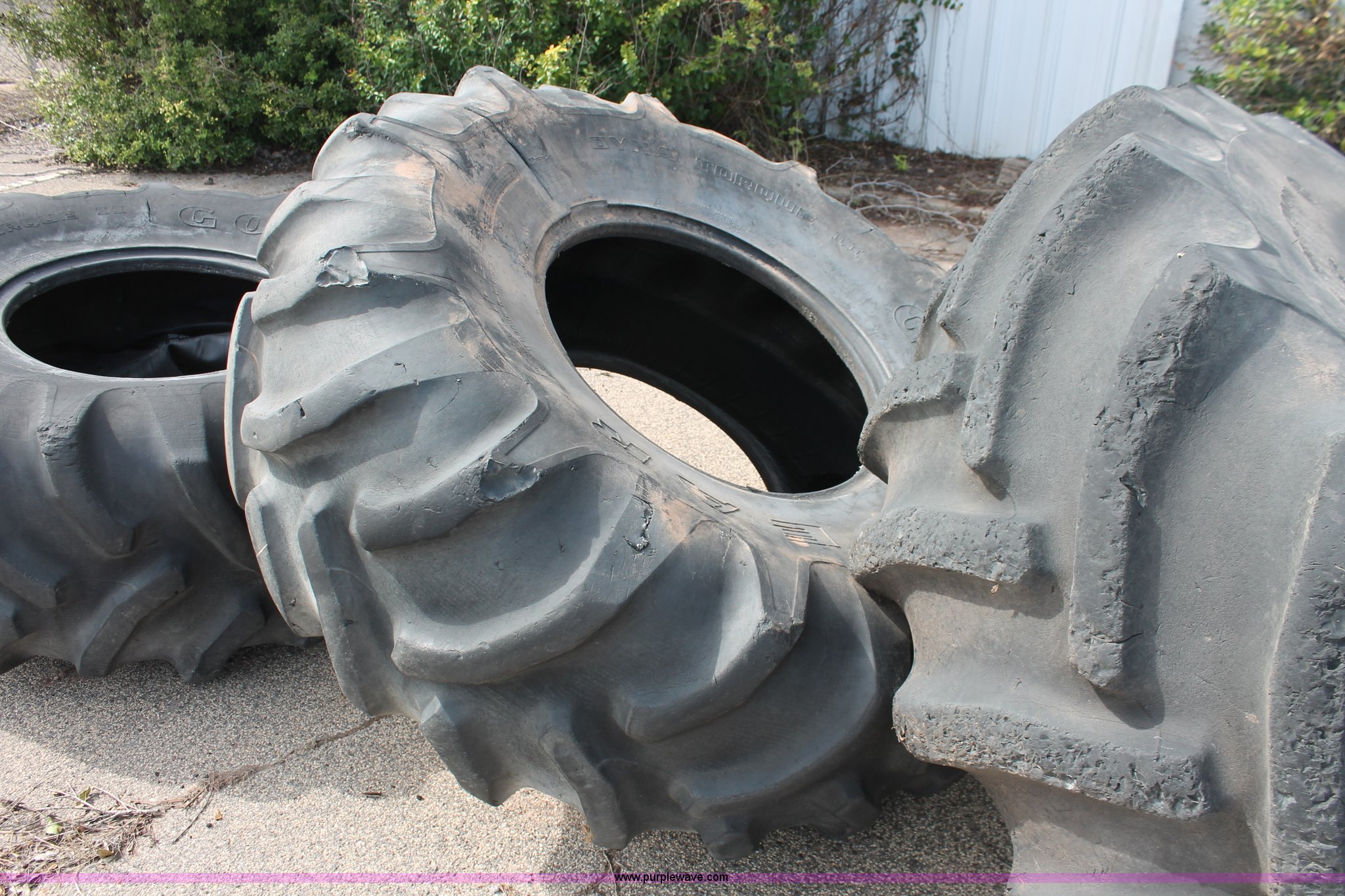 (10) 28L26 tires in Oklahoma City, OK Item AK9563 sold Purple Wave