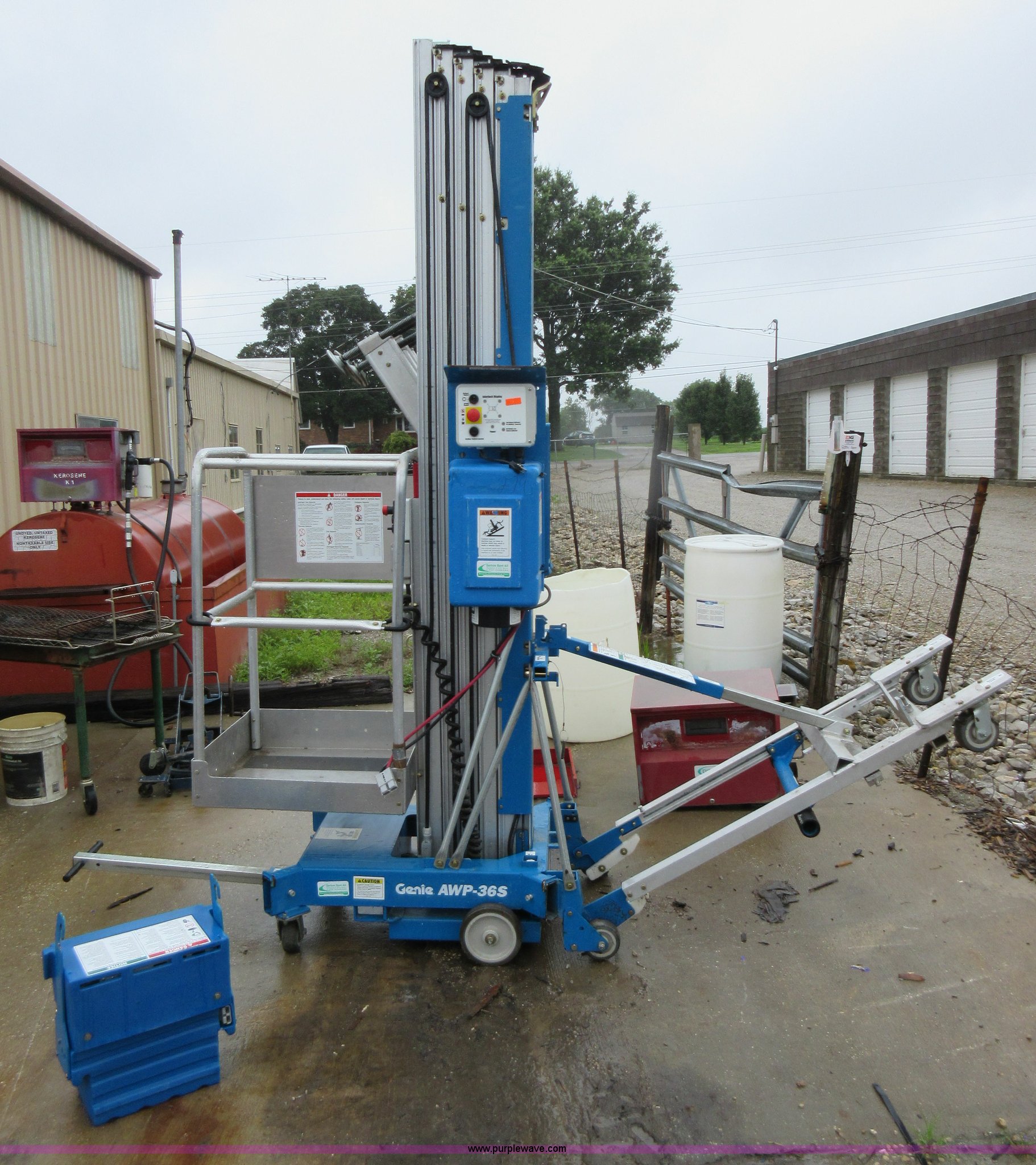 Genie AWP36S boom lift in Paola, KS Item AO9117 sold Purple Wave