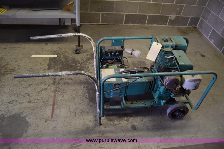 Onan 6.5 generator set in Wichita, KS Item BR9724 sold Purple Wave