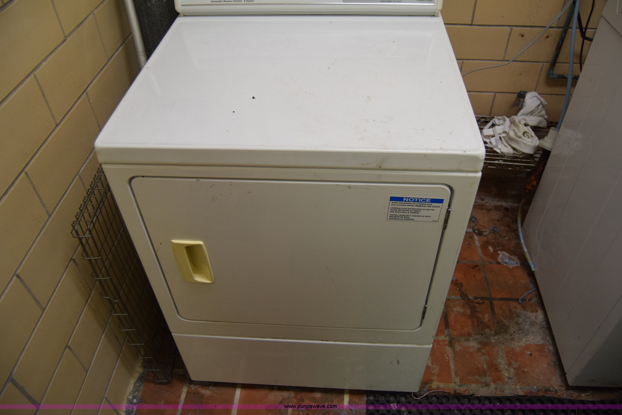 Washer and dryer in Wichita, KS Item BM9757 sold Purple Wave