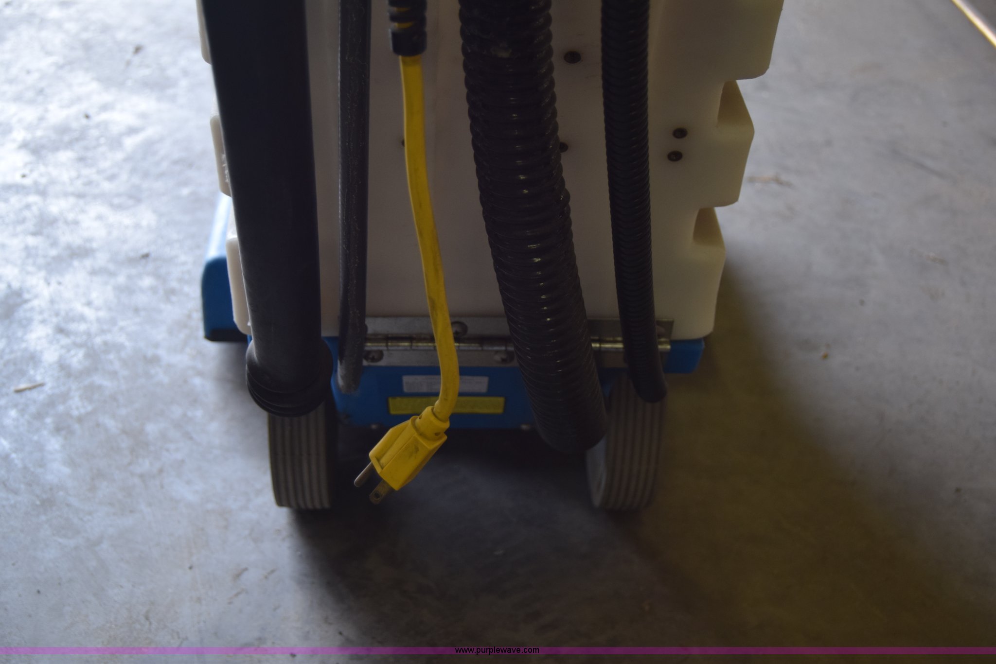 Castex Power Eagle 1000 walkbehind carpet cleaner in Wichita, KS Item BR9720 sold Purple Wave