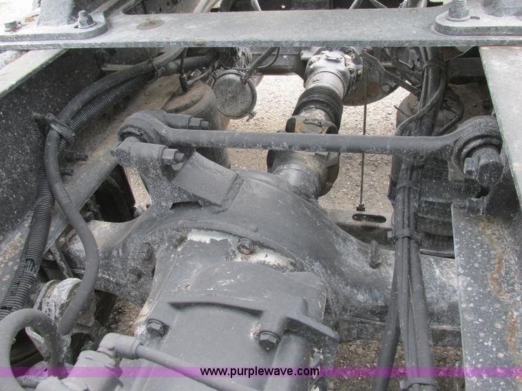 image for item BS9115 2001 Volvo VNM semi truck