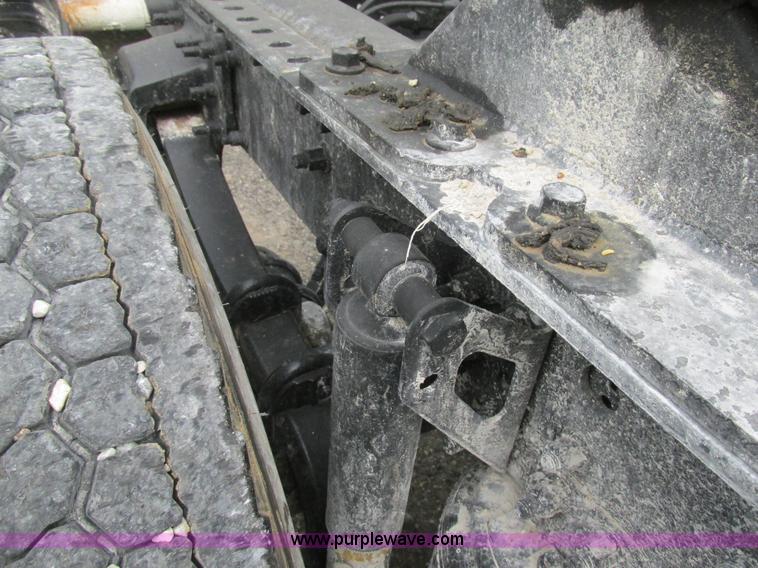 image for item BS9115 2001 Volvo VNM semi truck