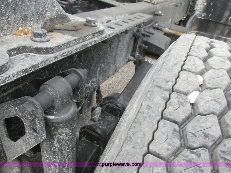 image for item BS9115 2001 Volvo VNM semi truck