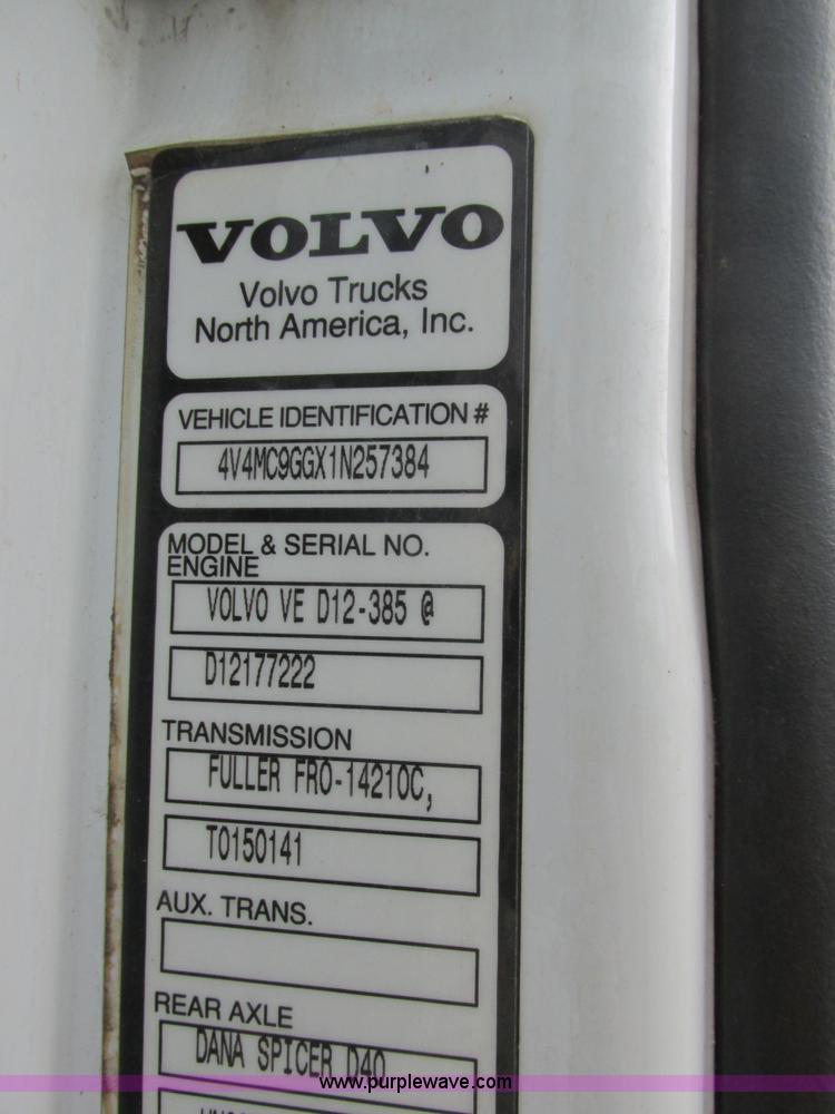 image for item BS9115 2001 Volvo VNM semi truck