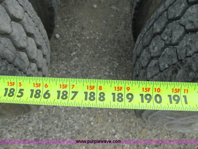 image for item BS9115 2001 Volvo VNM semi truck