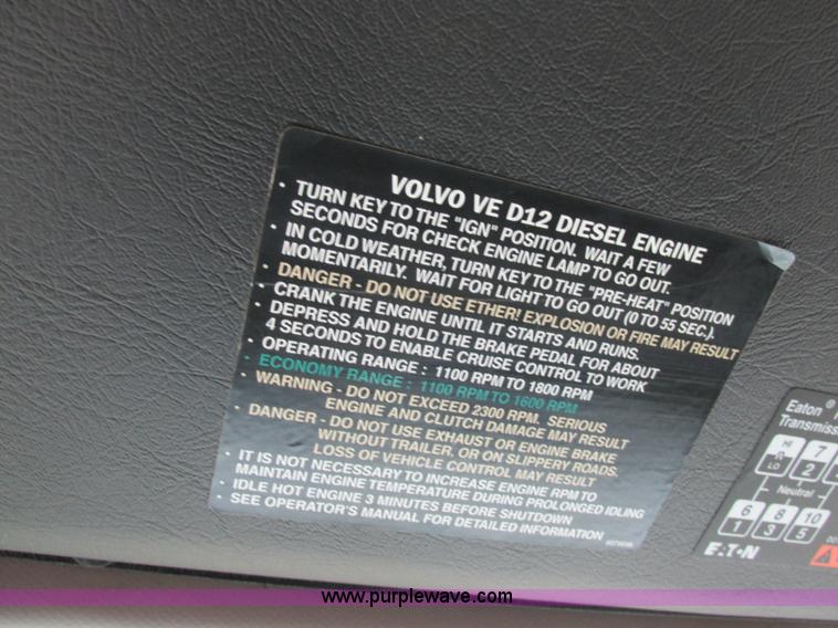 image for item BS9115 2001 Volvo VNM semi truck