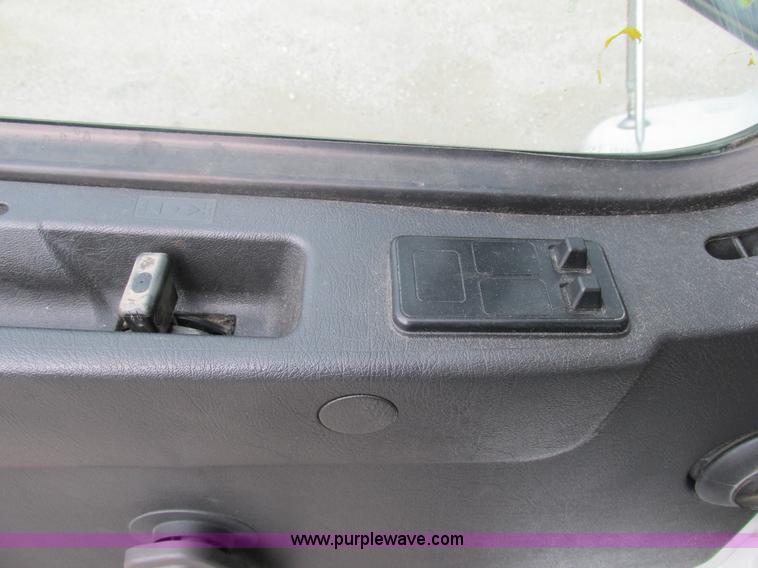 image for item BS9115 2001 Volvo VNM semi truck