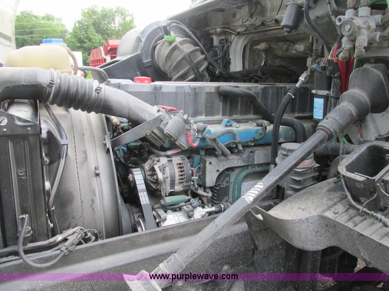 image for item BS9115 2001 Volvo VNM semi truck